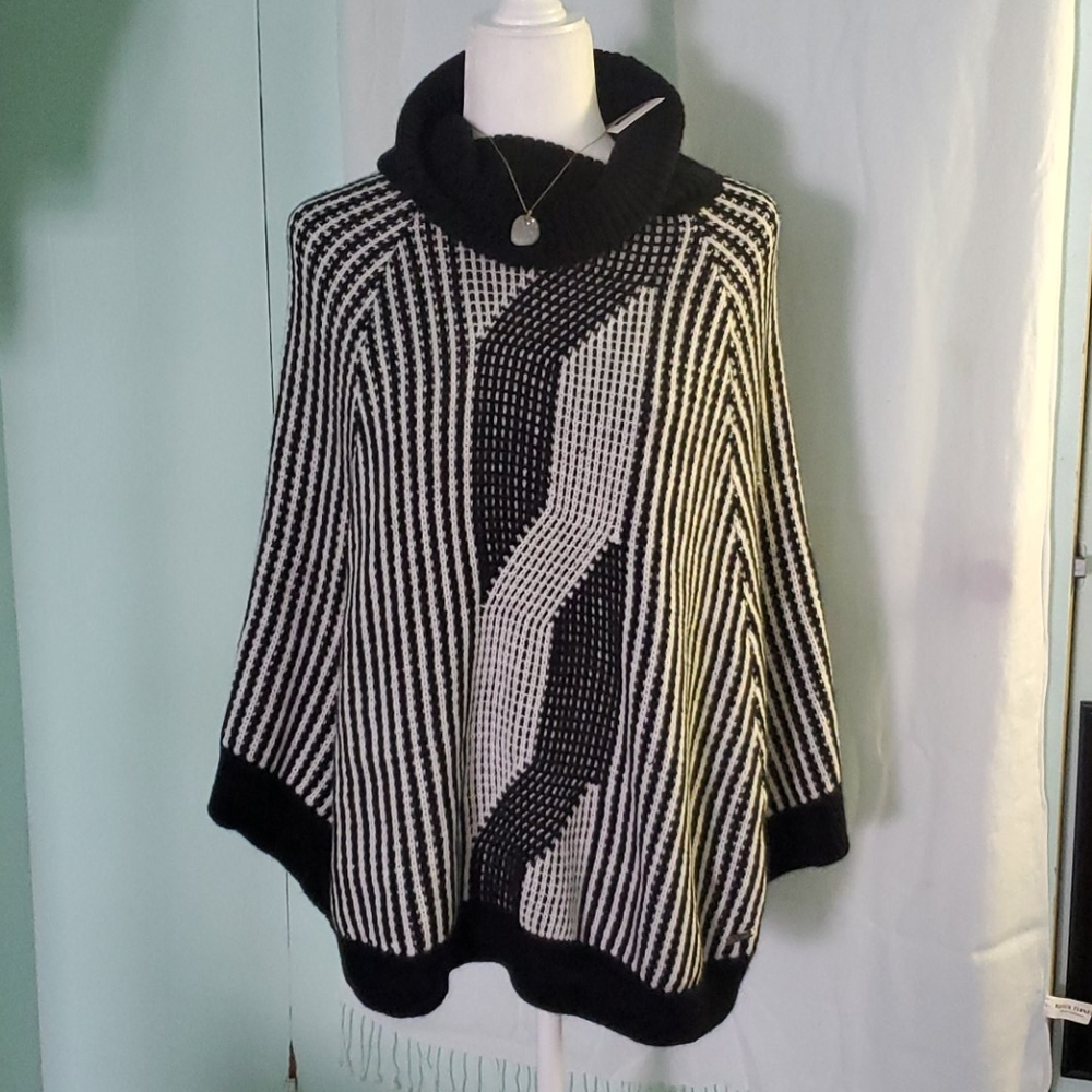 Calvin Klein💙💚Sweater Pancho ❤